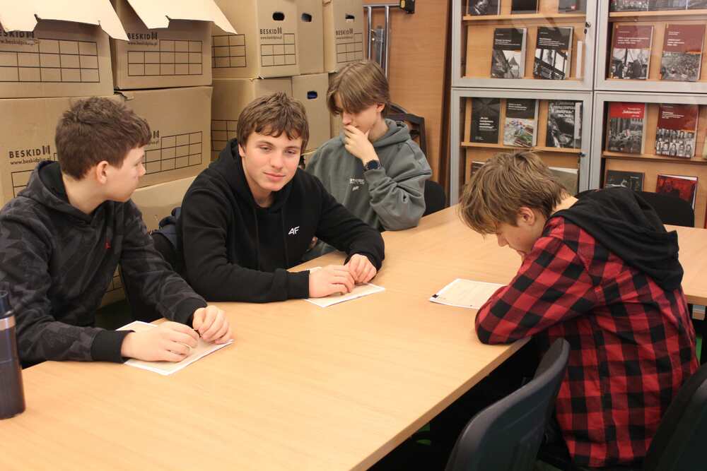 Zajęcia edukacyjne „Co kryją archiwa IPN“.  Fot. Renata Skoczek/IPN