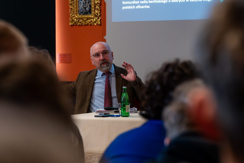 Wykład dla młodzieży: "...ofiary były całkowicie zaskoczone śmiercią". Modus operandi zbrodni katyńskiej a pamięć zbiorowa Polaków. – Tarnowskie Góry, 8 kwietnia 2025. Fot.: IPN Krzysztof Łojko