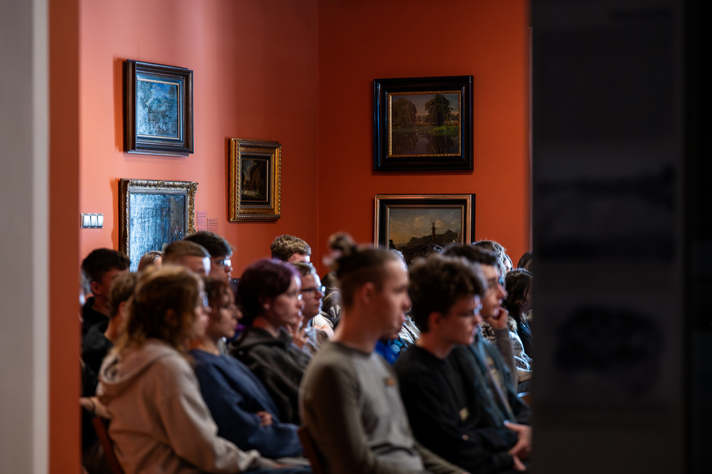 Wykład dla młodzieży: "...ofiary były całkowicie zaskoczone śmiercią". Modus operandi zbrodni katyńskiej a pamięć zbiorowa Polaków. – Tarnowskie Góry, 8 kwietnia 2025. Fot.: IPN Krzysztof Łojko