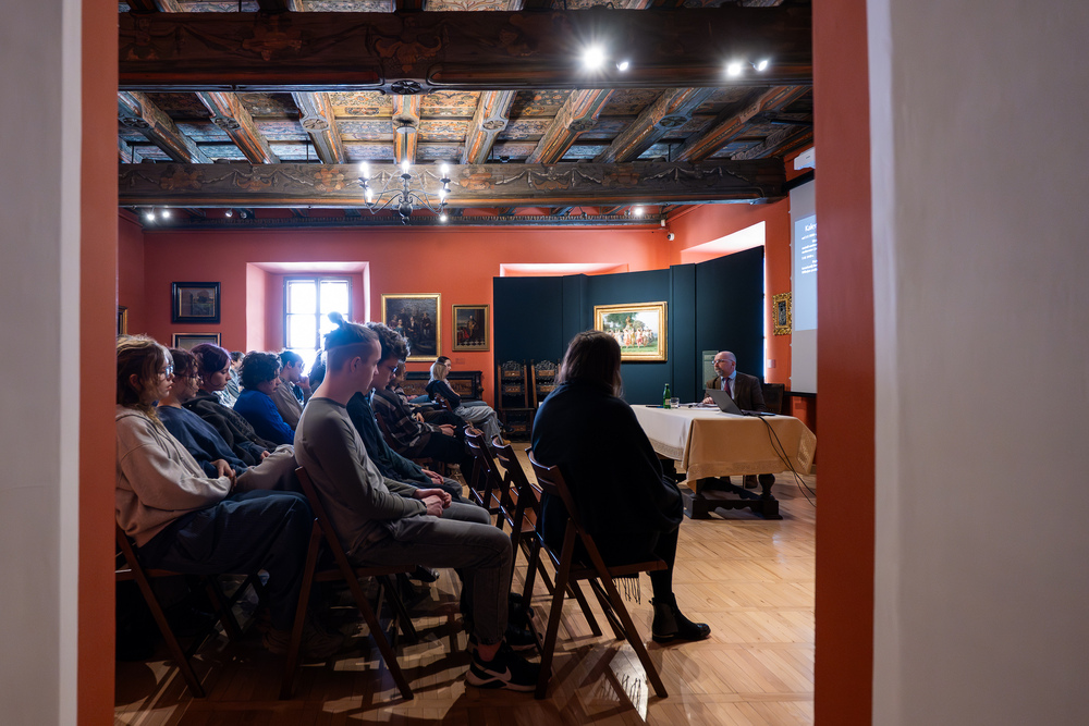 Wykład dla młodzieży: "...ofiary były całkowicie zaskoczone śmiercią". Modus operandi zbrodni katyńskiej a pamięć zbiorowa Polaków. – Tarnowskie Góry, 8 kwietnia 2025. Fot.: IPN Krzysztof Łojko