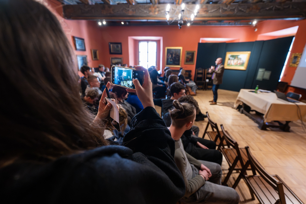Wykład dla młodzieży: "...ofiary były całkowicie zaskoczone śmiercią". Modus operandi zbrodni katyńskiej a pamięć zbiorowa Polaków. – Tarnowskie Góry, 8 kwietnia 2025. Fot.: IPN Krzysztof Łojko