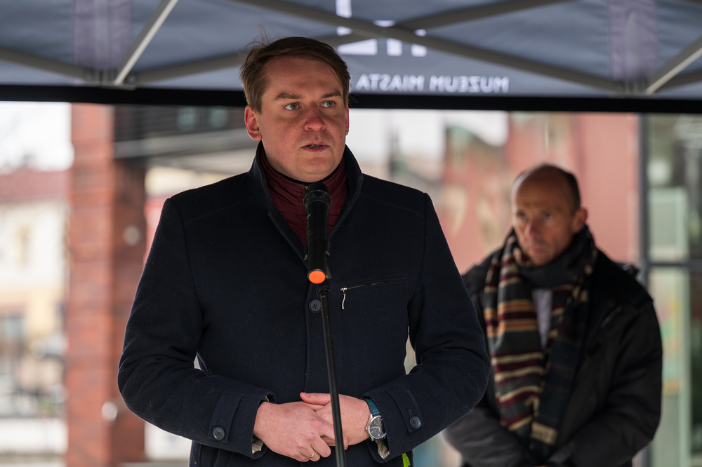 Otwarcie wystawy „Walczyć, ale czym? Jak Polacy uzbroili swoją milionową armię do wojny w sowiecką Rosją? Polska Wojskowa Misja Zakupów w Paryżu w latach 1919-1921” w Jaworznie, 11 kwietnia 2025. Fot.: IPN Krzysztof Łojko