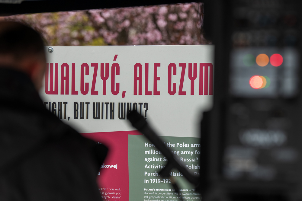 Otwarcie wystawy „Walczyć, ale czym? Jak Polacy uzbroili swoją milionową armię do wojny w sowiecką Rosją? Polska Wojskowa Misja Zakupów w Paryżu w latach 1919-1921” w Jaworznie, 11 kwietnia 2025. Fot.: IPN Krzysztof Łojko