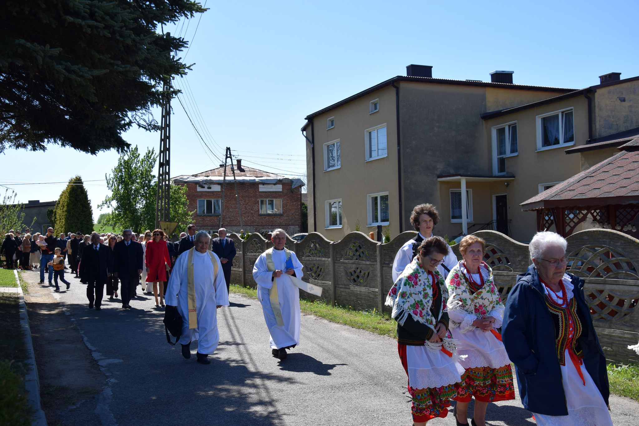 Uroczystość odsłonięcia i poświęcenia tablicy upamiętniającej wydarzenia 16 lutego 1972 r. w Brudzowicach. Fot.: IPN Dominik Grabis