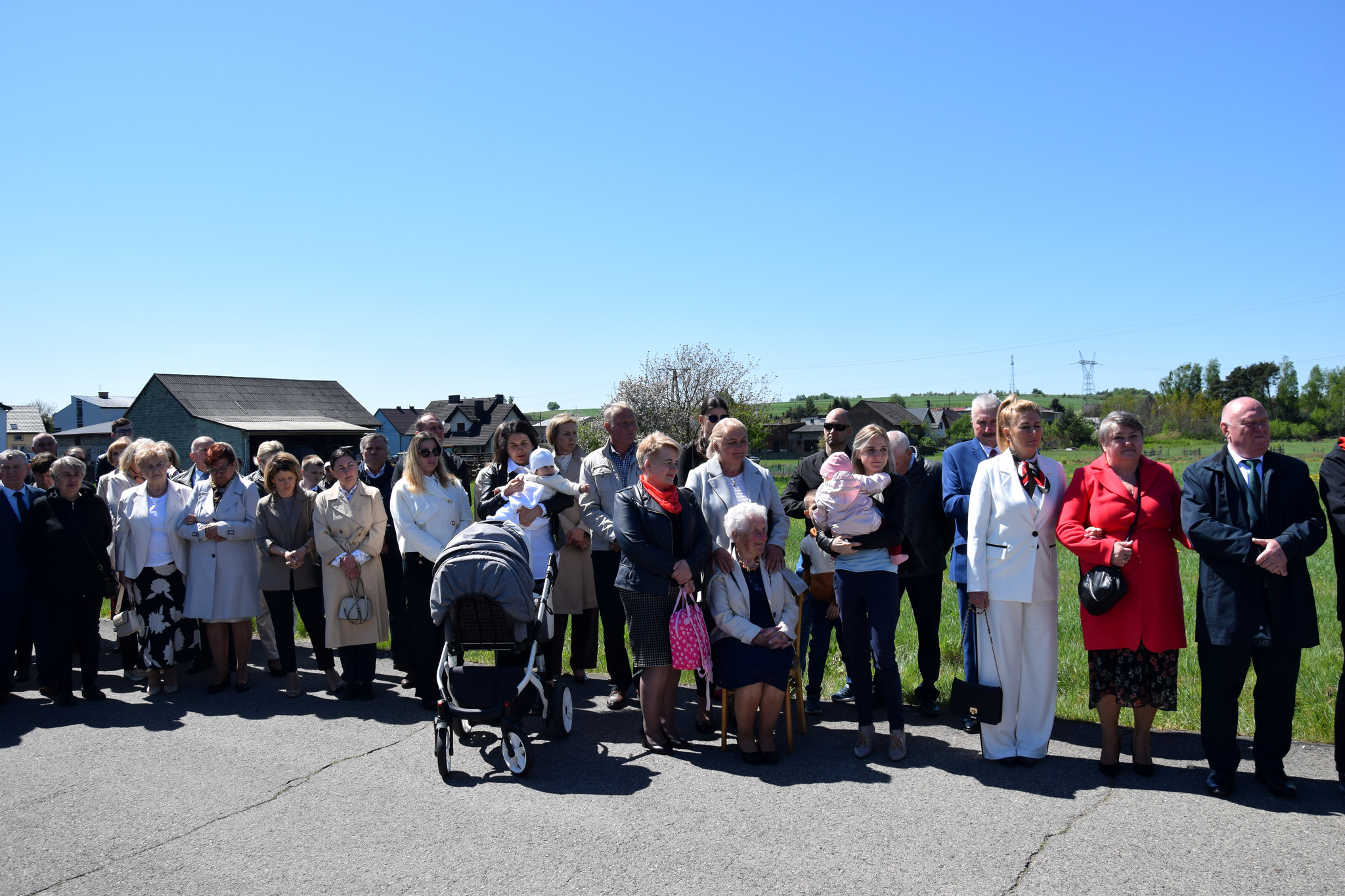 Uroczystość odsłonięcia i poświęcenia tablicy upamiętniającej wydarzenia 16 lutego 1972 r. w Brudzowicach. Fot.: IPN Dominik Grabis