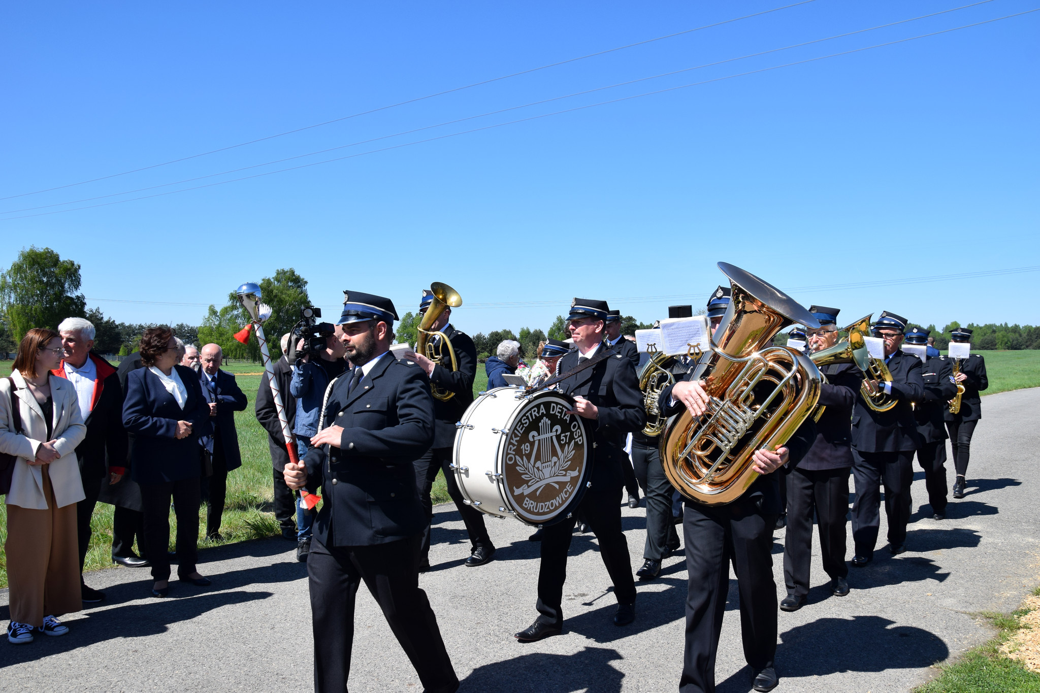 Uroczystość odsłonięcia i poświęcenia tablicy upamiętniającej wydarzenia 16 lutego 1972 r. w Brudzowicach. Fot.: IPN Dominik Grabis