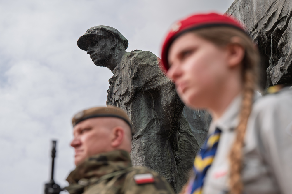 Upamiętnienie 80. rocznicy zakończenia II wojny światowej pod Pomnikiem Harcerzy Września w Katowicach. Fot.: IPN Krzysztof Łojko