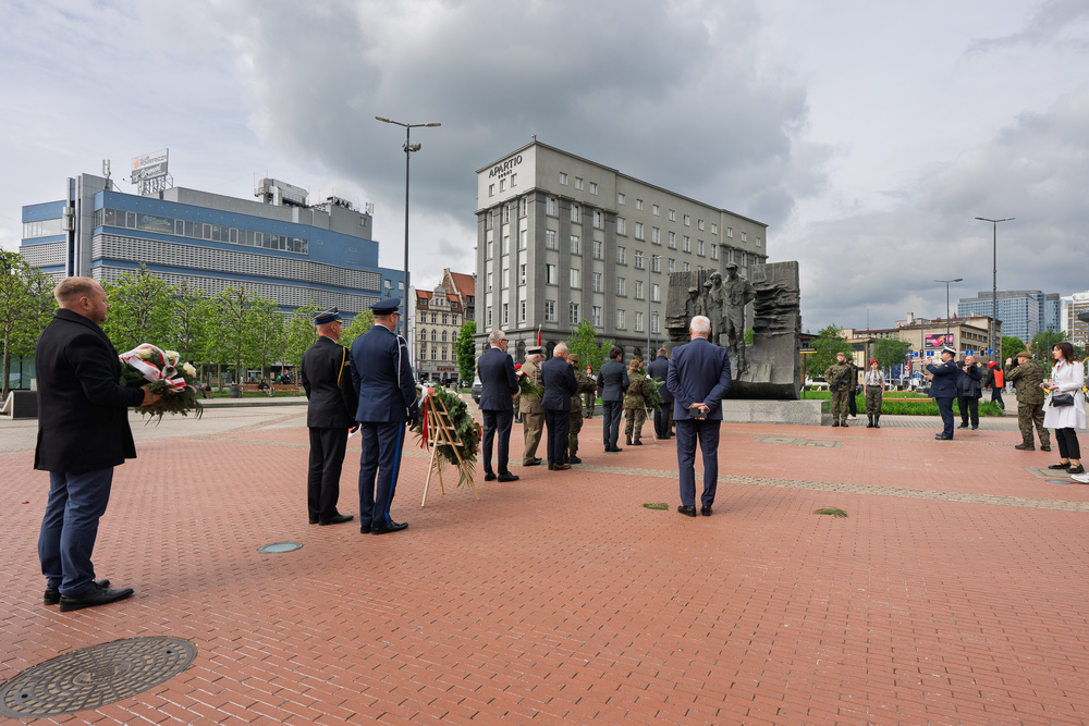 Upamiętnienie 80. rocznicy zakończenia II wojny światowej pod Pomnikiem Harcerzy Września w Katowicach. Fot.: IPN Krzysztof Łojko