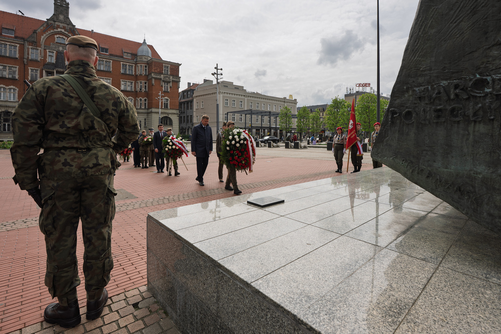Upamiętnienie 80. rocznicy zakończenia II wojny światowej pod Pomnikiem Harcerzy Września w Katowicach. Fot.: IPN Krzysztof Łojko