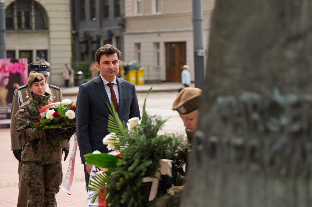 Upamiętnienie 80. rocznicy zakończenia II wojny światowej pod Pomnikiem Harcerzy Września w Katowicach. Fot.: IPN Krzysztof Łojko