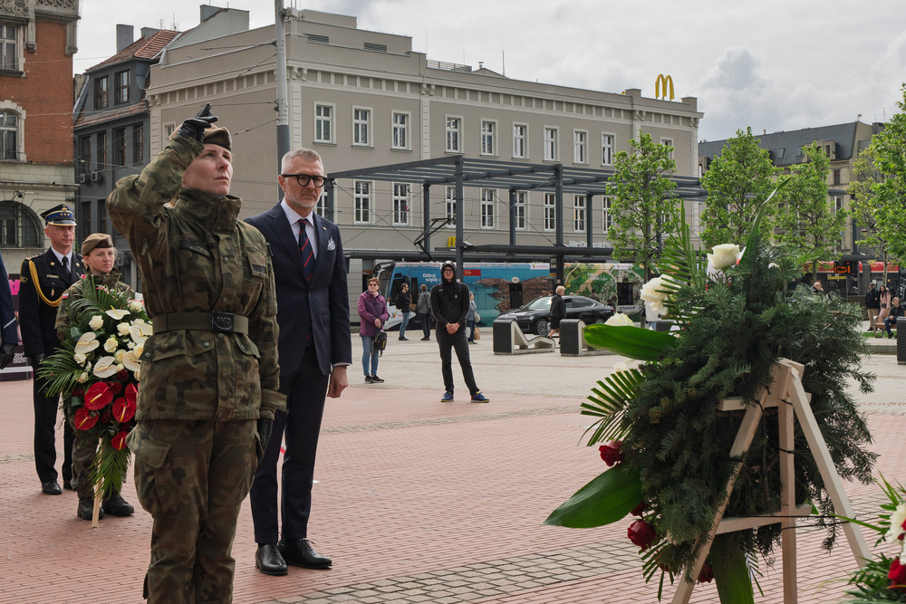 Upamiętnienie 80. rocznicy zakończenia II wojny światowej pod Pomnikiem Harcerzy Września w Katowicach. Fot.: IPN Krzysztof Łojko