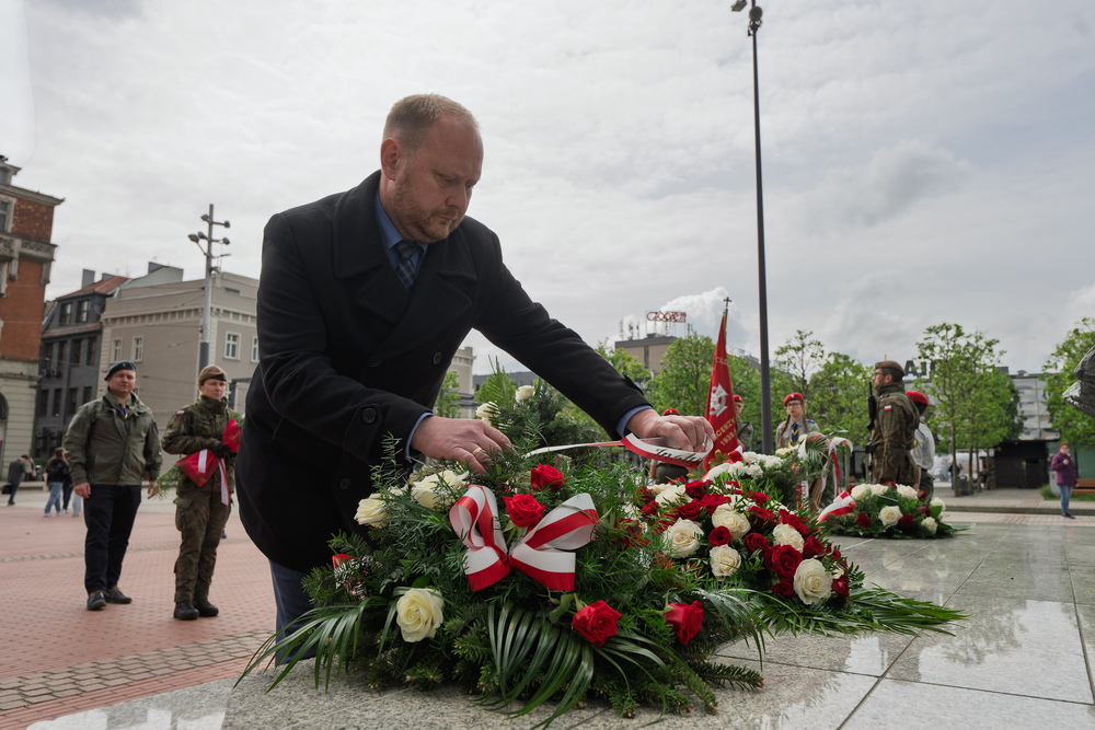 Upamiętnienie 80. rocznicy zakończenia II wojny światowej pod Pomnikiem Harcerzy Września w Katowicach. Fot.: IPN Krzysztof Łojko