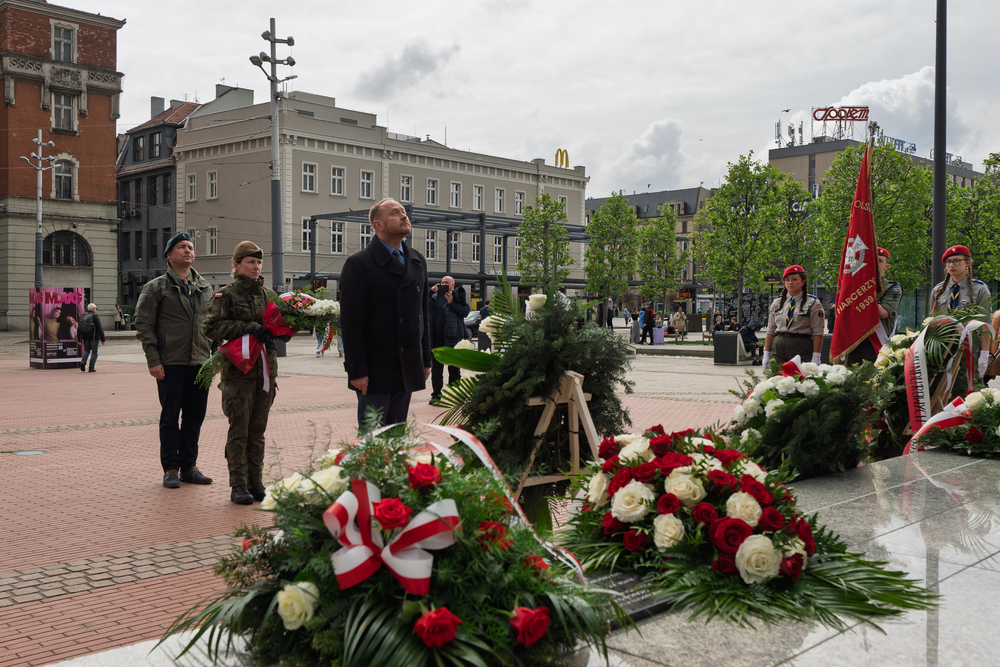 Upamiętnienie 80. rocznicy zakończenia II wojny światowej pod Pomnikiem Harcerzy Września w Katowicach. Fot.: IPN Krzysztof Łojko