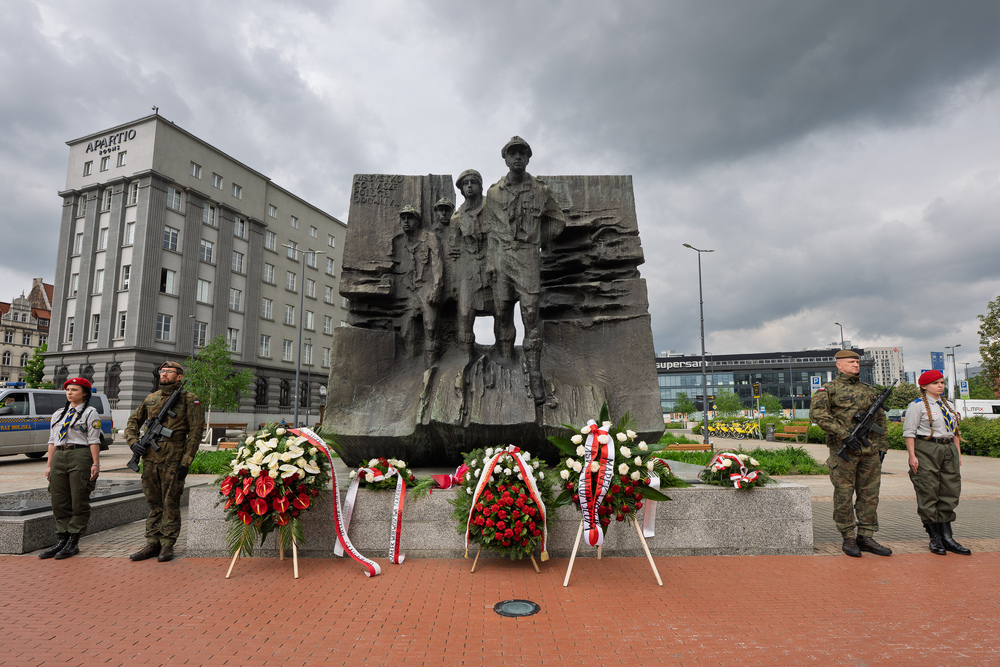 Upamiętnienie 80. rocznicy zakończenia II wojny światowej pod Pomnikiem Harcerzy Września w Katowicach. Fot.: IPN Krzysztof Łojko