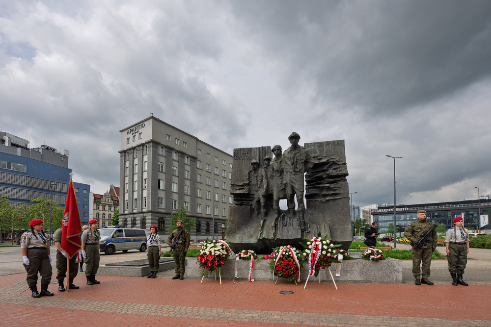 Upamiętnienie 80. rocznicy zakończenia II wojny światowej pod Pomnikiem Harcerzy Września w Katowicach. Fot.: IPN Krzysztof Łojko