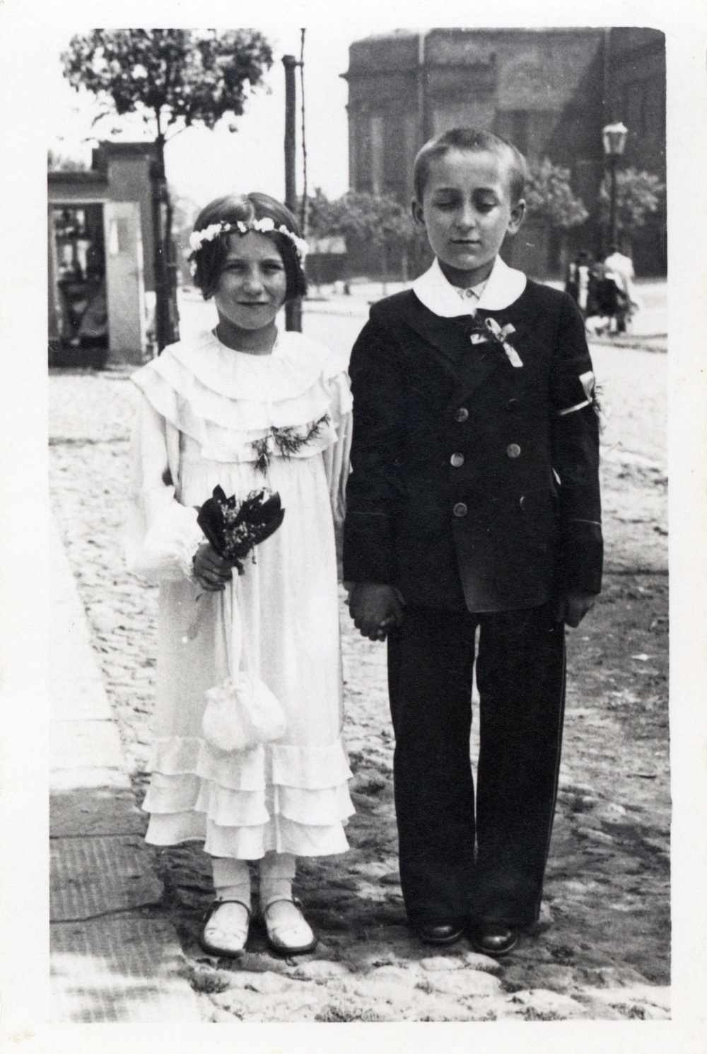 Fotografia komunijna nieznanych dzieci, autor nieznany (IPN Ka 084/97, t. 3)