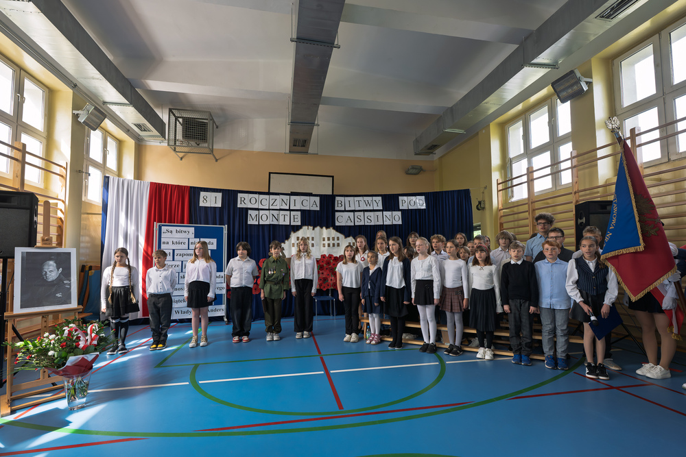 Uroczystość przekazania wystawy wojennych autorstwa Tadeusza Szumańskiego. Fot.: IPN Krzysztof Łojko