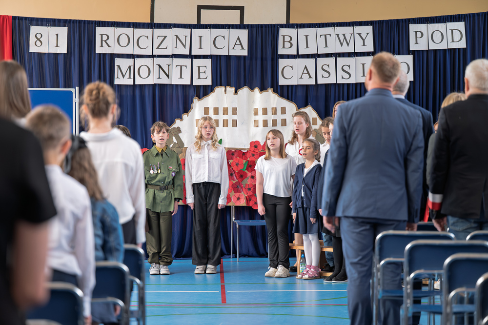 Uroczystość przekazania wystawy wojennych autorstwa Tadeusza Szumańskiego. Fot.: IPN Krzysztof Łojko