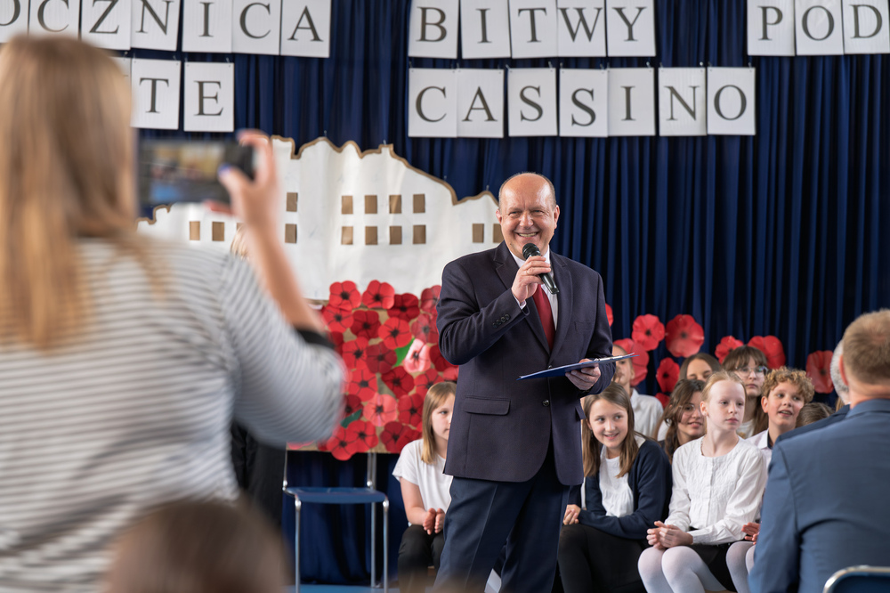 Uroczystość przekazania wystawy wojennych autorstwa Tadeusza Szumańskiego. Fot.: IPN Krzysztof Łojko