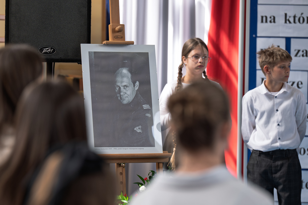 Uroczystość przekazania wystawy wojennych autorstwa Tadeusza Szumańskiego. Fot.: IPN Krzysztof Łojko