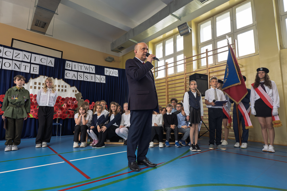 Uroczystość przekazania wystawy wojennych autorstwa Tadeusza Szumańskiego. Fot.: IPN Krzysztof Łojko