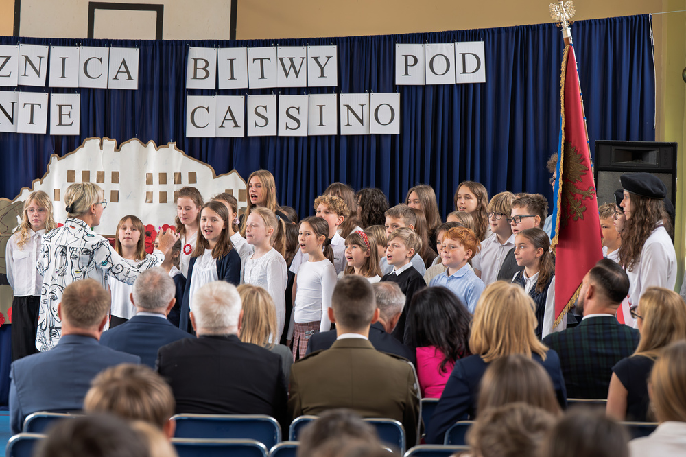 Uroczystość przekazania wystawy wojennych autorstwa Tadeusza Szumańskiego. Fot.: IPN Krzysztof Łojko