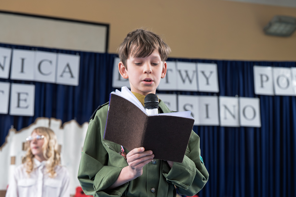 Uroczystość przekazania wystawy wojennych autorstwa Tadeusza Szumańskiego. Fot.: IPN Krzysztof Łojko