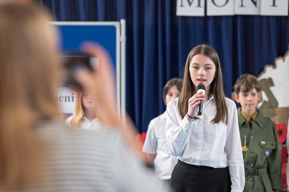 Uroczystość przekazania wystawy wojennych autorstwa Tadeusza Szumańskiego. Fot.: IPN Krzysztof Łojko