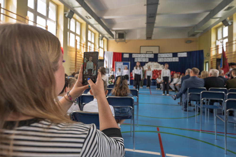 Uroczystość przekazania wystawy wojennych autorstwa Tadeusza Szumańskiego. Fot.: IPN Krzysztof Łojko