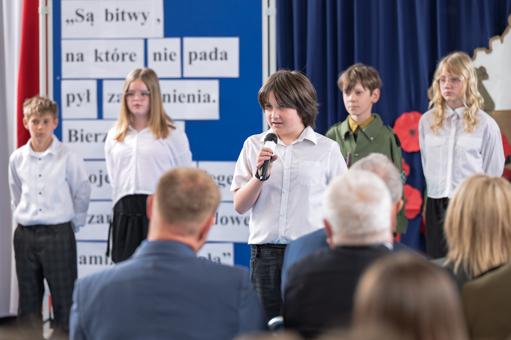 Uroczystość przekazania wystawy wojennych autorstwa Tadeusza Szumańskiego. Fot.: IPN Krzysztof Łojko