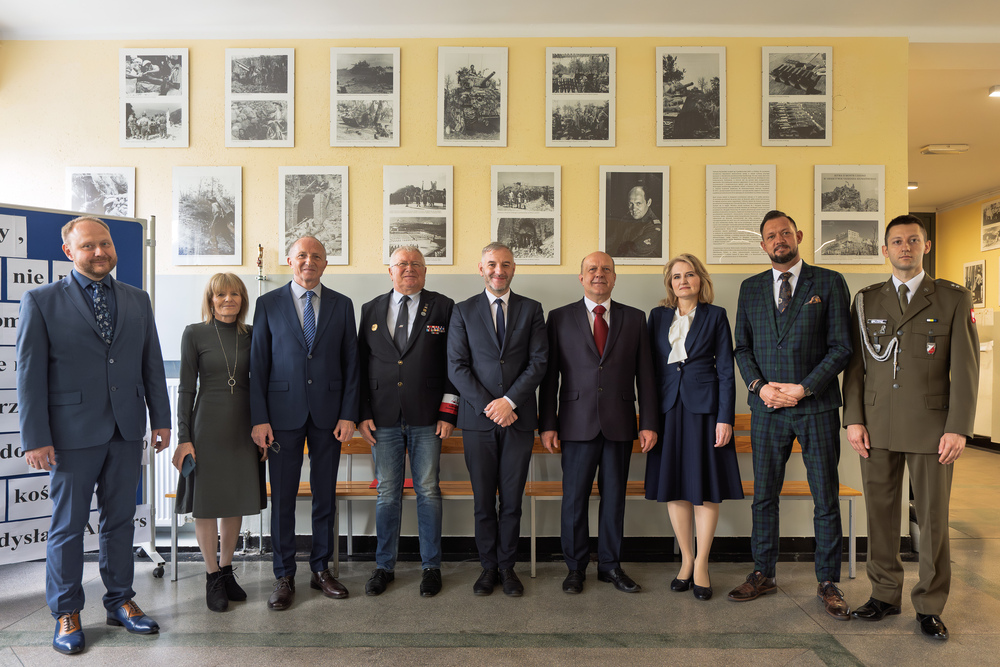 Uroczystość przekazania wystawy wojennych autorstwa Tadeusza Szumańskiego. Fot.: IPN Krzysztof Łojko