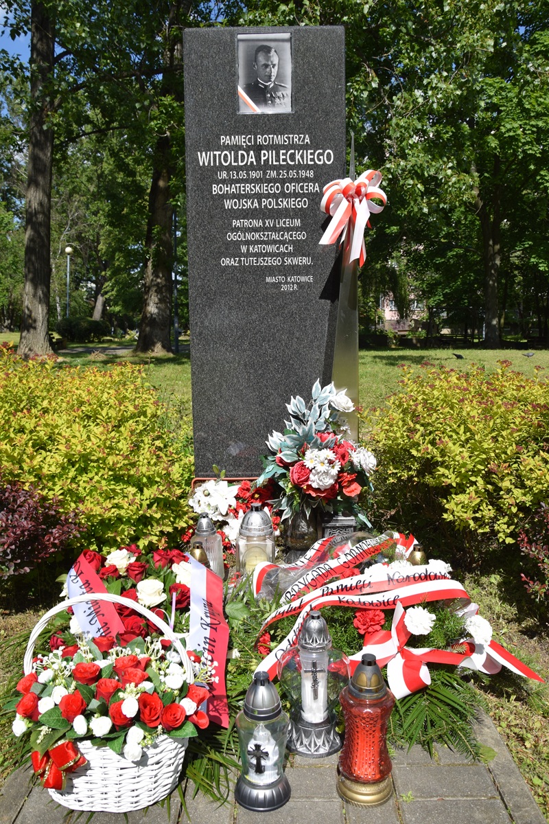 Znicze pamięci w 77. rocznicę śmierci rtm. Witolda Pileckiego w Katowicach.