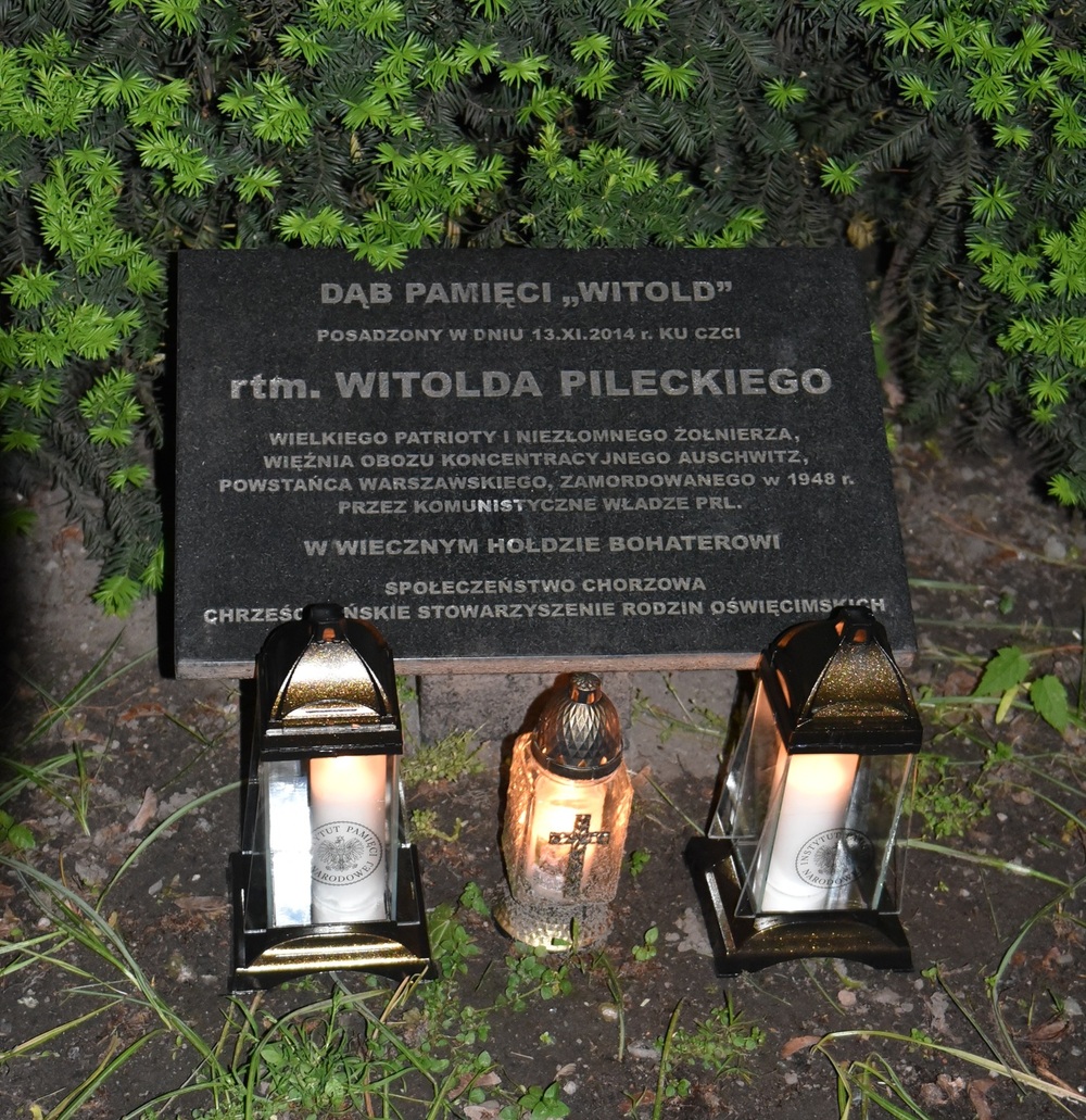Znicze pamięci w 77. rocznicę śmierci rtm. Witolda Pileckiego w Chorzowie..
