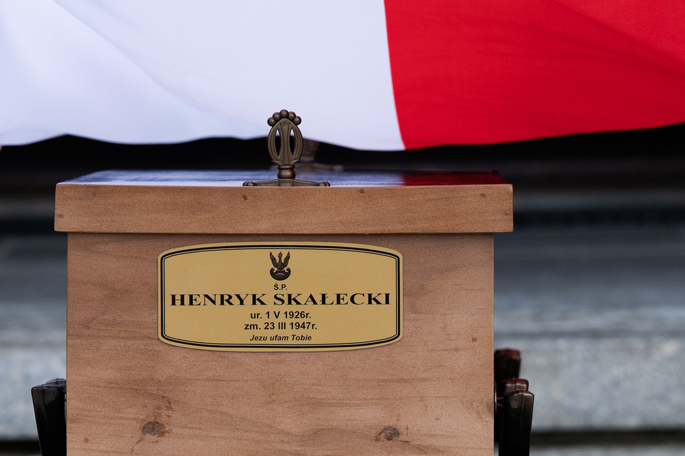 Uroczystość pogrzebowa Władysława Januszewskiego, Edmunda Kasprzyka oraz Henryka Skałeckiego, żołnierzy podziemia niepodległościowego w Katowicach. Fot.: IPN Krzysztof Łojko