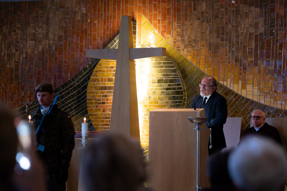 Uroczystość pogrzebowa Władysława Januszewskiego, Edmunda Kasprzyka oraz Henryka Skałeckiego, żołnierzy podziemia niepodległościowego w Katowicach. Fot.: IPN Krzysztof Łojko