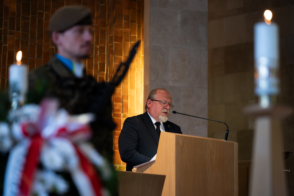 Uroczystość pogrzebowa Władysława Januszewskiego, Edmunda Kasprzyka oraz Henryka Skałeckiego, żołnierzy podziemia niepodległościowego w Katowicach. Fot.: IPN Krzysztof Łojko