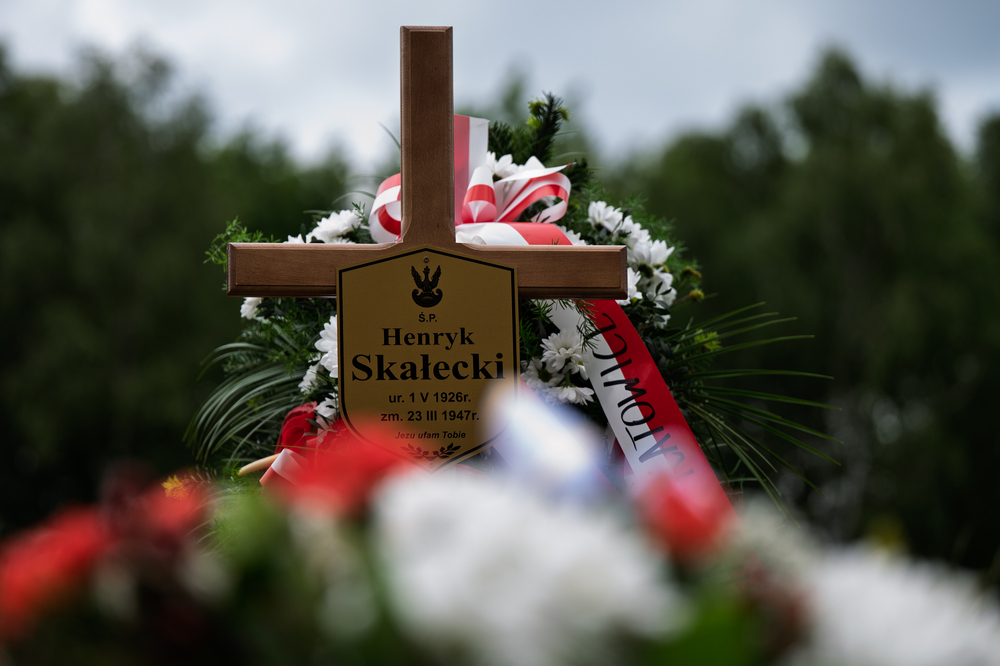 Uroczystość pogrzebowa Władysława Januszewskiego, Edmunda Kasprzyka oraz Henryka Skałeckiego, żołnierzy podziemia niepodległościowego w Katowicach. Fot.: IPN Krzysztof Łojko