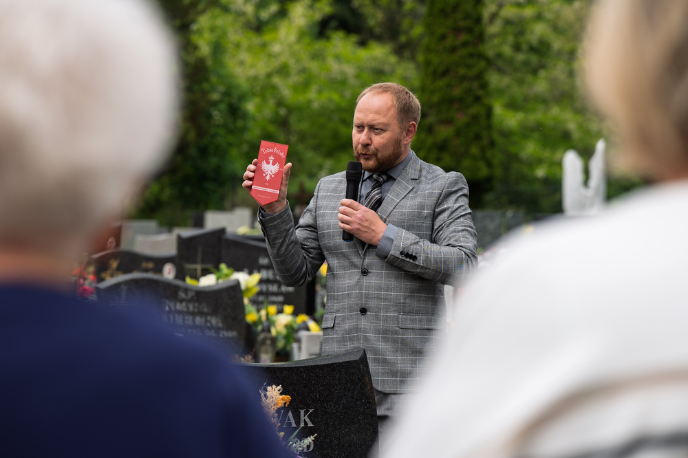 Uroczystość oznaczenia grobu Alojzego Uszoka znakiem pamięci „Tobie Polsko” w Katowicach. Fot.: IPN Krzysztof Łojko