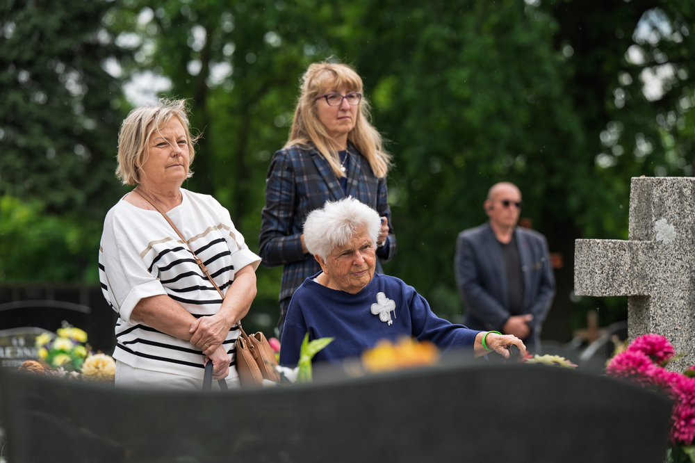 Uroczystość oznaczenia grobu Alojzego Uszoka znakiem pamięci „Tobie Polsko” w Katowicach. Fot.: IPN Krzysztof Łojko