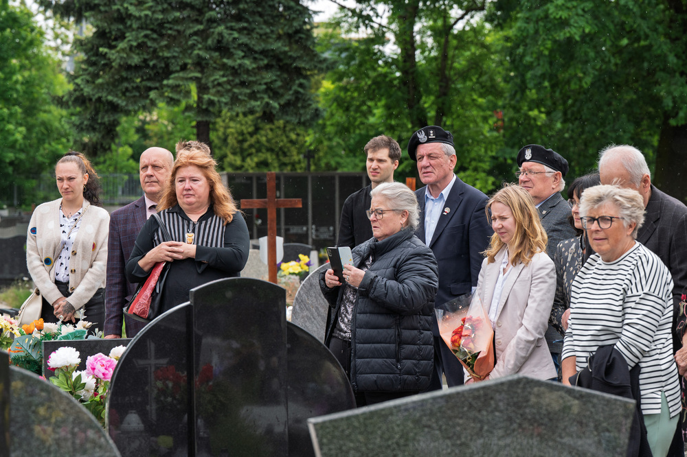 Uroczystość oznaczenia grobu Alojzego Uszoka znakiem pamięci „Tobie Polsko” w Katowicach. Fot.: IPN Krzysztof Łojko
