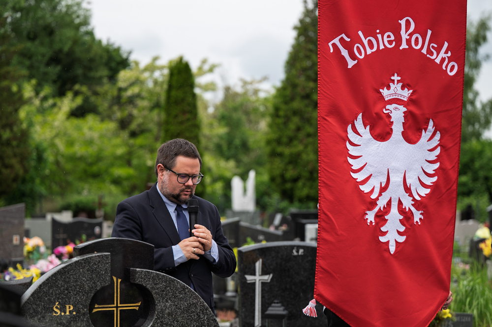 Uroczystość oznaczenia grobu Alojzego Uszoka znakiem pamięci „Tobie Polsko” w Katowicach. Fot.: IPN Krzysztof Łojko