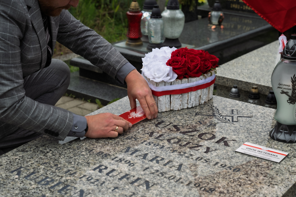 Uroczystość oznaczenia grobu Alojzego Uszoka znakiem pamięci „Tobie Polsko” w Katowicach. Fot.: IPN Krzysztof Łojko