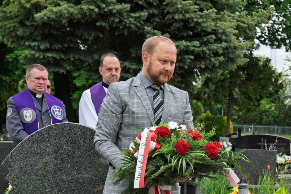 Uroczystość oznaczenia grobu Alojzego Uszoka znakiem pamięci „Tobie Polsko” w Katowicach. Fot.: IPN Krzysztof Łojko