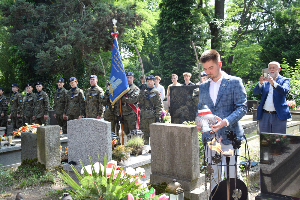 Uroczystość oznaczenia grobu powstańca śląskiego Stefana Iwańskiego znakiem pamięci „Tobie Polsko”. Fot.: IPN