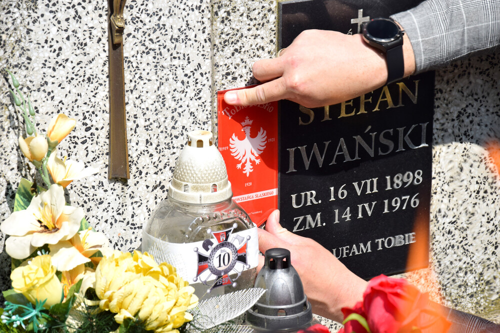Uroczystość oznaczenia grobu powstańca śląskiego Stefana Iwańskiego znakiem pamięci „Tobie Polsko”. Fot.: IPN