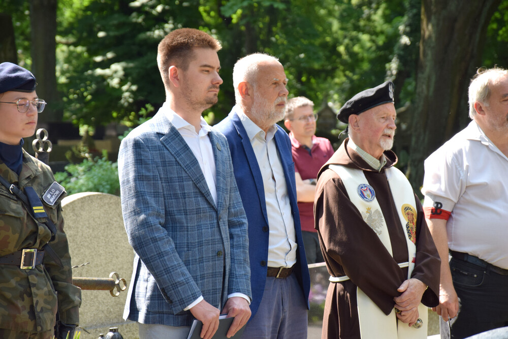 Uroczystość oznaczenia grobu powstańca śląskiego Stefana Iwańskiego znakiem pamięci „Tobie Polsko”. Fot.: IPN