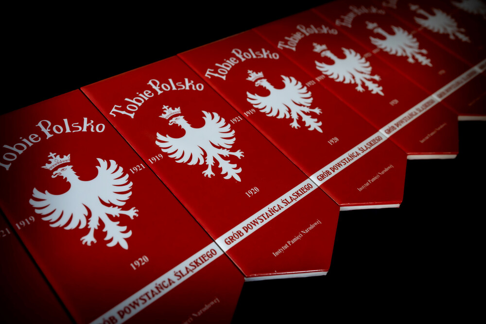 Uroczystość oznaczenia grobów weteranów trzeciego powstania śląskiego śp. Stanisława Brzozowskiego i śp. Franciszka Zandera znakiem pamięci „Tobie Polsko”