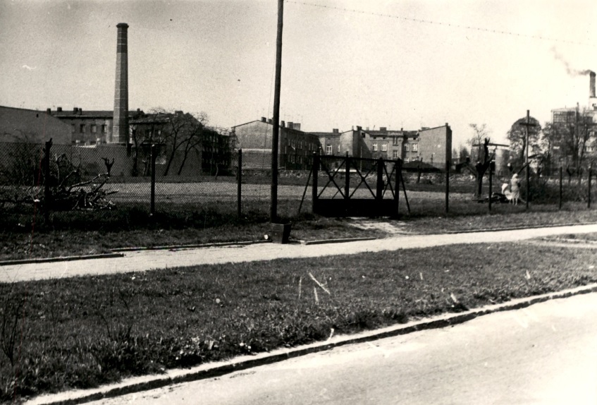 Miejsce przy ul. Armii Ludowej (obecnie Ogrodowa), przewidziane na lądowisko helikopterów (IPN Ka 010/49, t. 9)