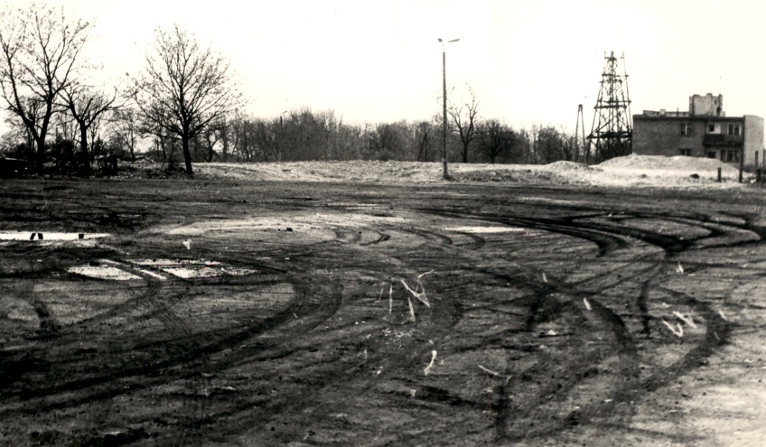 Miejsce za klasztorem jasnogórskim (wysypisko), przewidziane na lądowisko helikopterów (IPN Ka 010/49, t. 9)