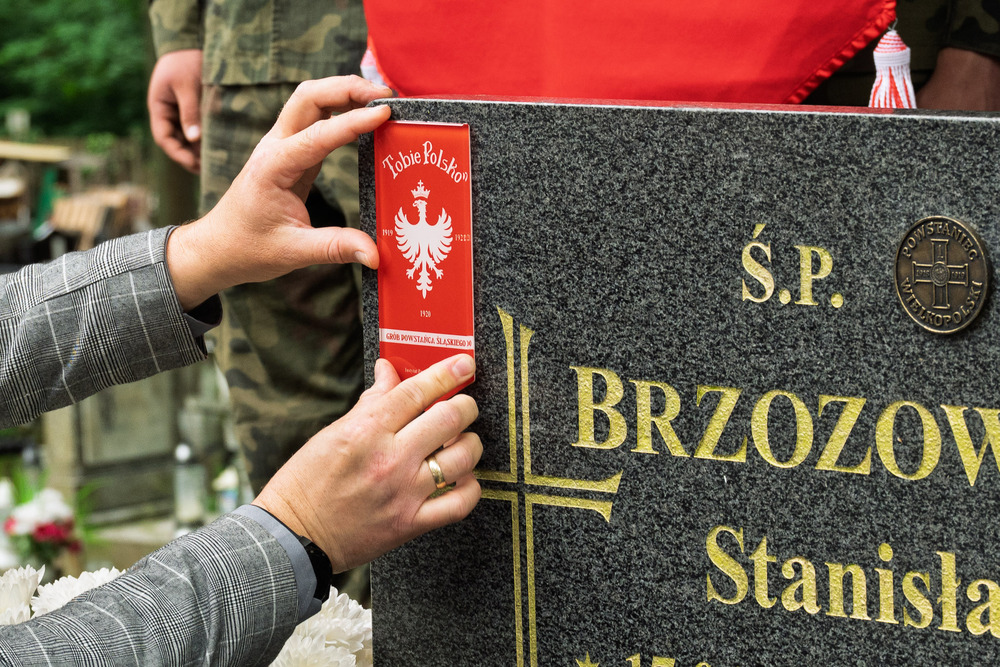 Uroczystość oznaczenia grobów weteranów trzeciego powstania śląskiego śp. Stanisława Brzozowskiego i śp. Franciszka Zandera znakiem pamięci „Tobie Polsko”. Fot.: IPN Krzysztof Łojko